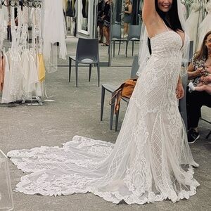 Elegant White Lace Wedding Dress
